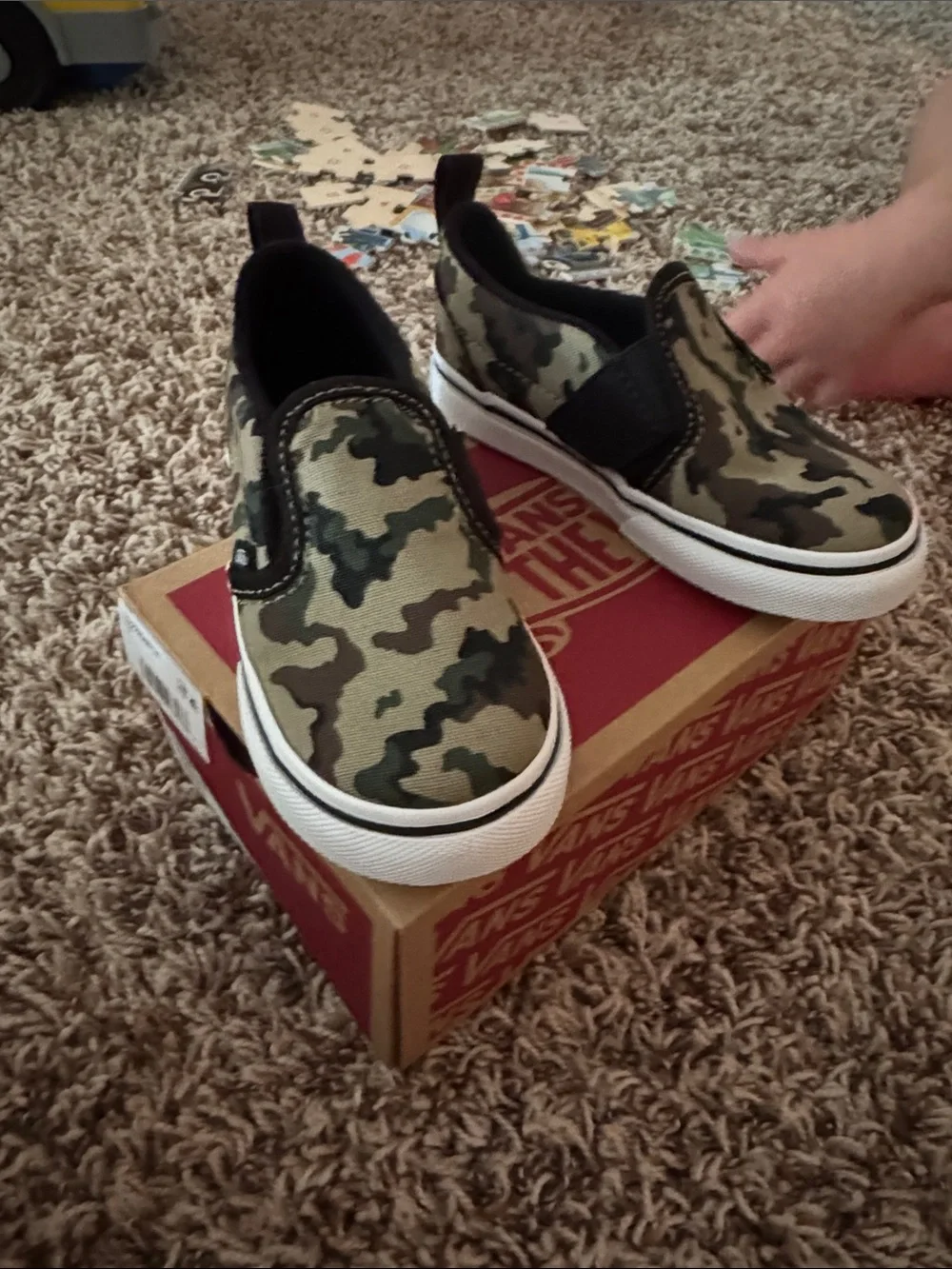 NWT! Vans Kids Slip-On Sneakers in Green Camo